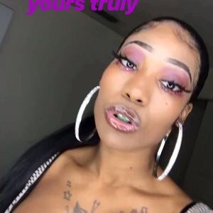 Meet your Posher, Monique